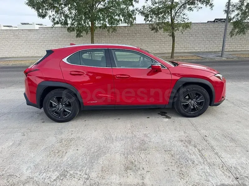 Usado Lexus UX Business Edition 184 CV (135 kW) 2021 Rojo SUV