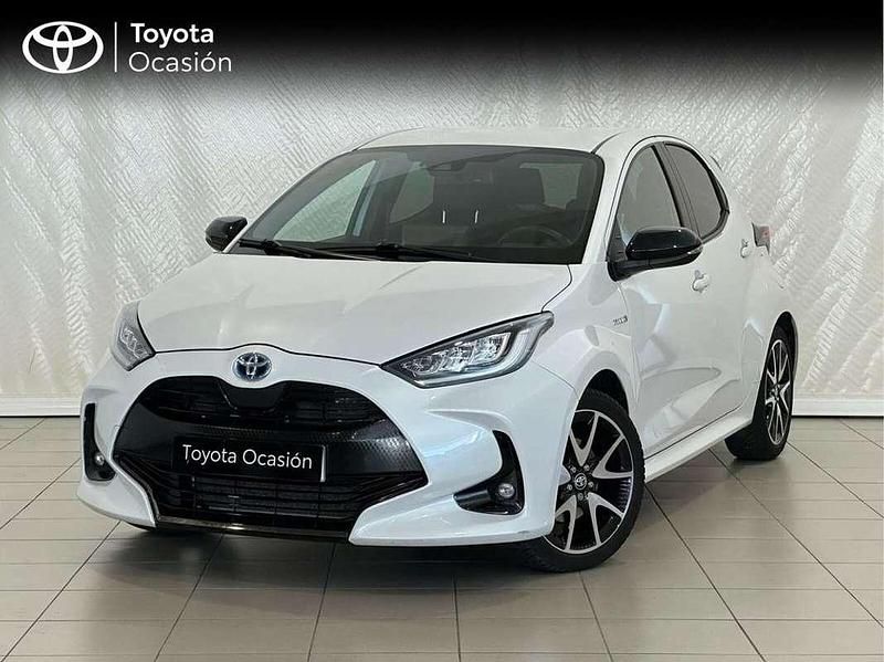 Usado Toyota Yaris Hybrid Style 117 CV (86 kW) 2021 Blanco Berlina