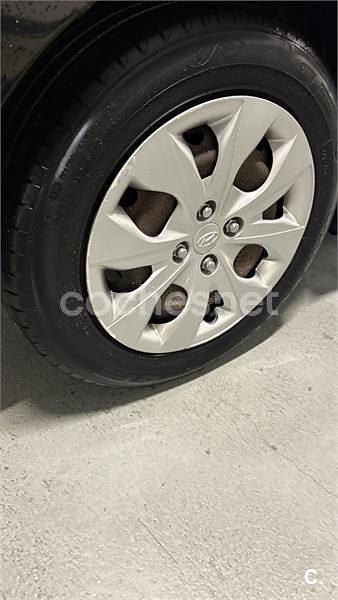 Usado Hyundai i20 84 CV (61 kW) 2015 Negro Berlina