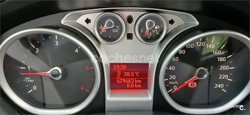 Usado Ford Focus Trend 90 CV (66 kW) 2010 Marrón Berlina