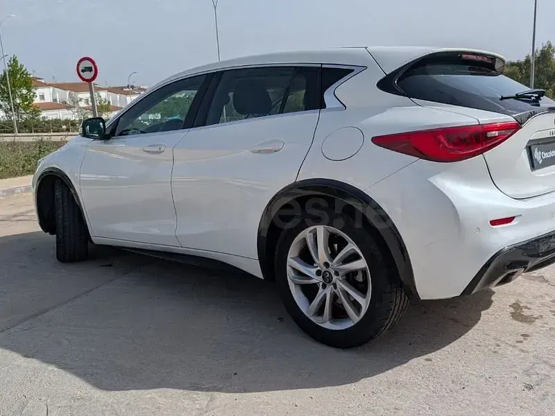 Usado Infiniti Q30 Premium 109 CV (80 kW) 2018 Blanco Berlina