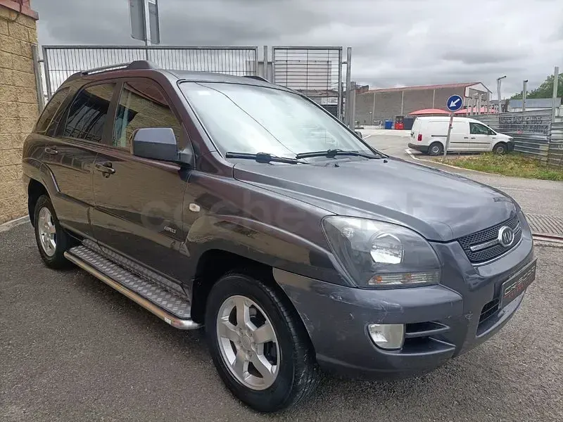 Usado Kia Sportage Active 140 CV (102 kW) 2008 Gris / plata SUV