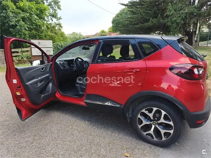 Usado Renault Captur Zen 90 CV (66 kW) 2017 Rojo SUV