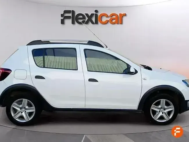Usado Dacia Sandero Lauréate 90 CV (66 kW) 2016 Blanco