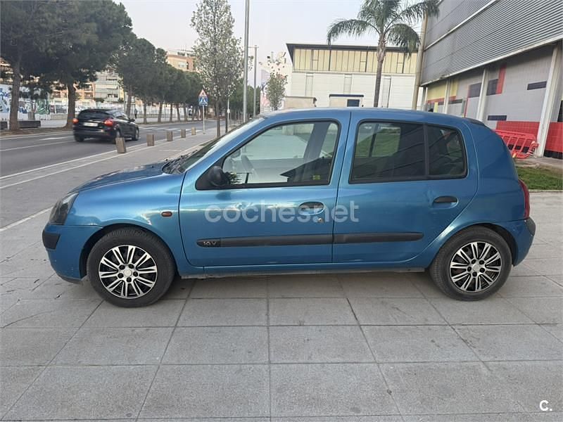 Usado Renault Clio II 75 CV (55 kW) 2002 Azul Berlina