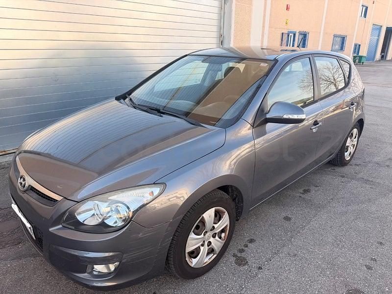 Usado Hyundai i30 Classic 109 CV (80 kW) 2009 Negro Berlina