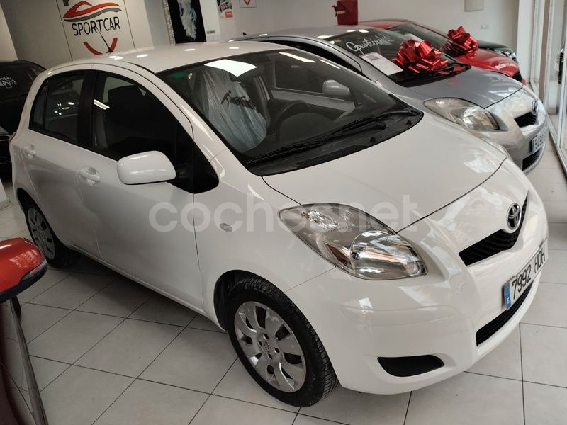 Blanco Usado 2011 Toyota Yaris Live Berlina | 7500 € (Un poco caro) - Imagen 1/4