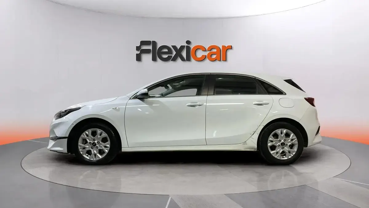 Usado Kia Ceed 136 CV (100 kW) 2023 Blanco Utilitario