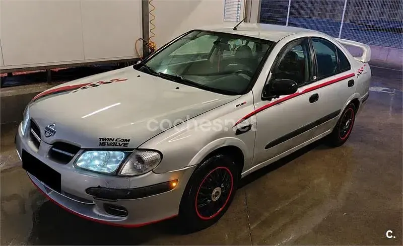 Usado Nissan Almera Comfort 90 CV (66 kW) 2002 Gris / plata Berlina