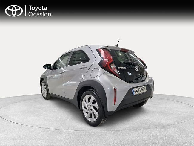 Usado Toyota Aygo X Play 72 CV (52 kW) 2024 Gris / plata SUV