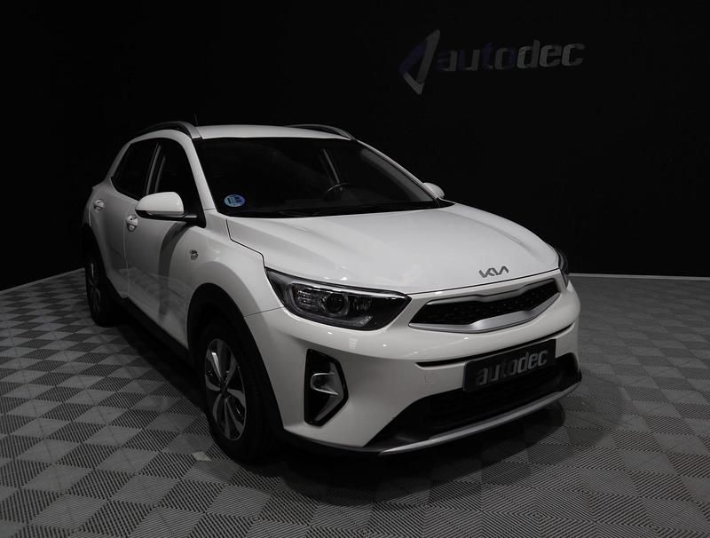 Usado Kia Stonic 100 CV (73 kW) 2024 Blanco SUV