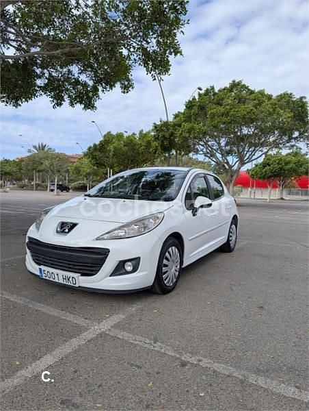 Usado Peugeot 207 70 CV (51 kW) 2012 Blanco Berlina