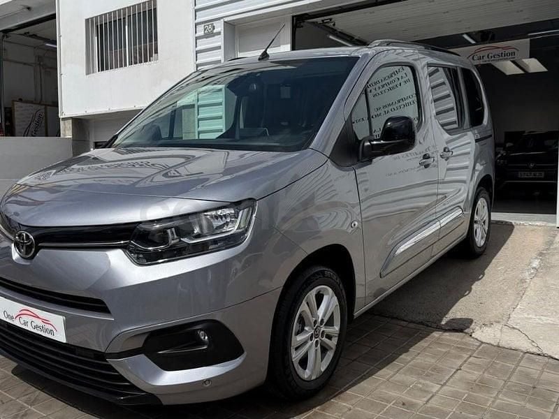 Usado Toyota Proace Verso Active 110 CV (80 kW) 2023 Gris / plata Familiar