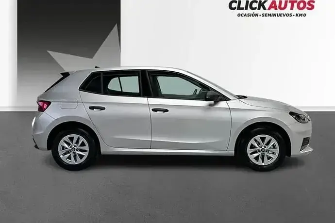 Usado Skoda Fabia Essence 95 CV (69 kW) 2025 Plata Utilitario