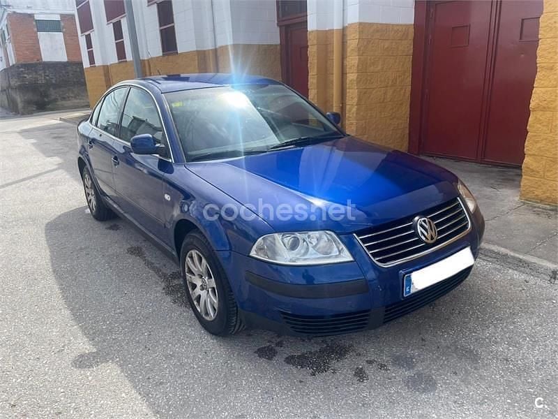 Usado VW Passat Comfortline 130 CV (95 kW) 2003 Azul Berlina
