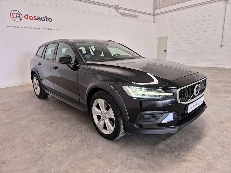 Usado Volvo V60 CC 197 CV (144 kW) 2021 Negro Familiar