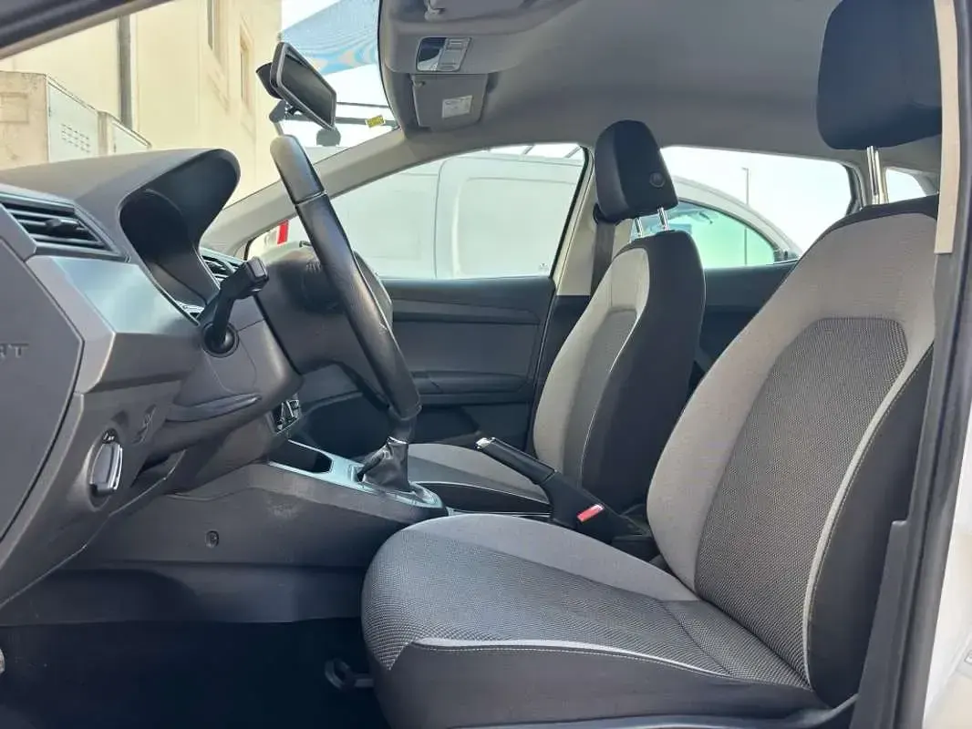 Usado Seat Ibiza Style 95 CV (69 kW) 2018 Blanco Utilitario