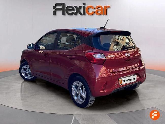 Usado Hyundai i10 67 CV (49 kW) 2023 Rojo Utilitario