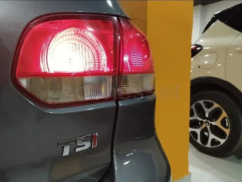 Usado VW Golf VI Sport 122 CV (89 kW) 2009 Gris / plata Utilitario