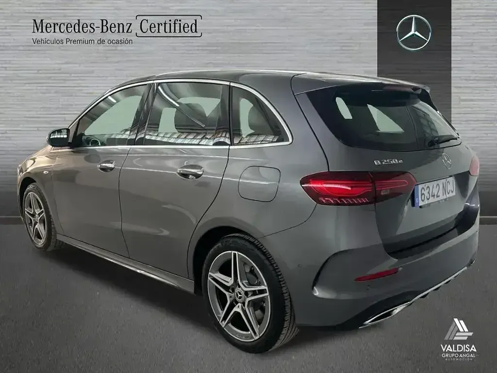 Begagnad Mercedes B250e AMG line 218 HK (160 kW) 2025 Grå Minibuss