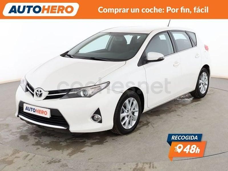 Usado Toyota Auris Active 90 CV (66 kW) 2015 Blanco Berlina