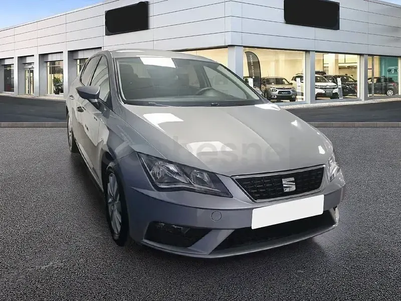Usado Seat Leon Style 115 CV (84 kW) 2020 Gris / plata Berlina