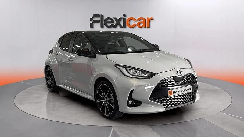 Usado Toyota Yaris Hybrid Plus 116 CV (85 kW) 2022 Berlina