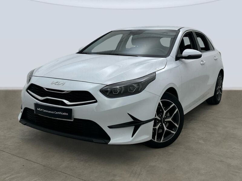 Otro Usado 2024 Kia Ceed Berlina | 21.995 € (Precio justo) - Imagen 1/4