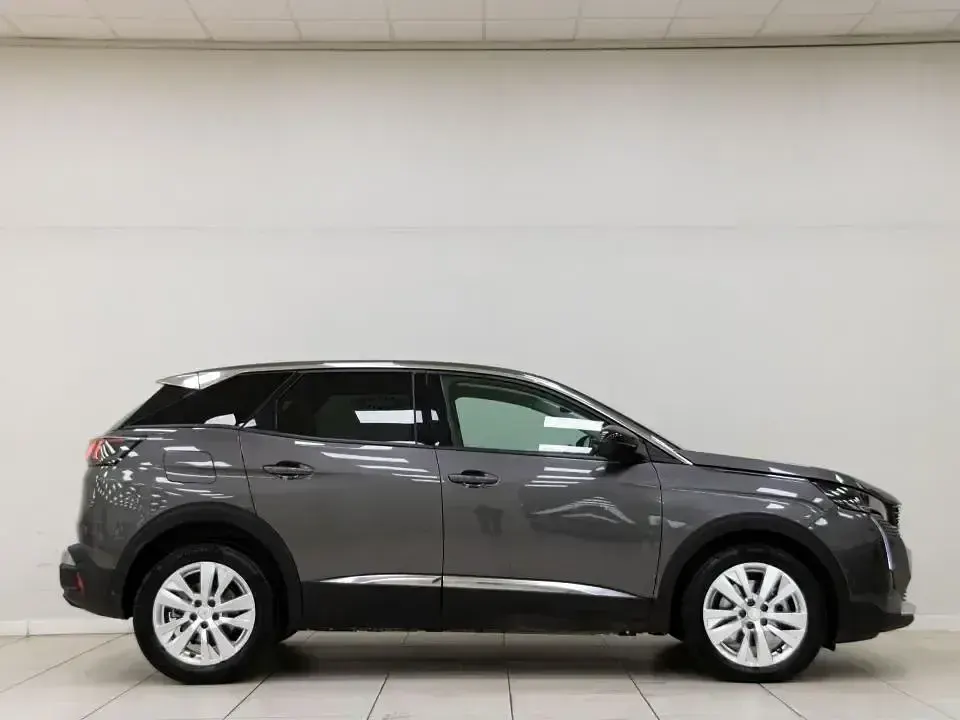 Usado Peugeot 3008 Active 130 CV (95 kW) 2022 Gris SUV