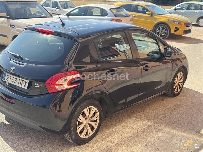 Negro Usado 2013 Peugeot 208 Active Utilitario | 6100 € (Buen precio) - Imagen 1/4