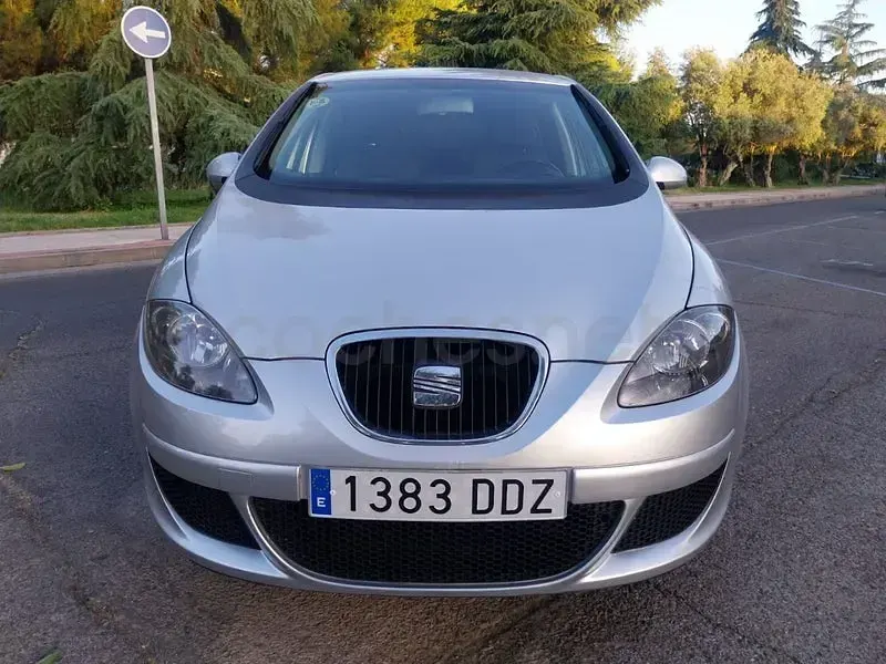 Usado Seat Altea Reference 102 CV (75 kW) 2005 Gris / plata Monovolumen