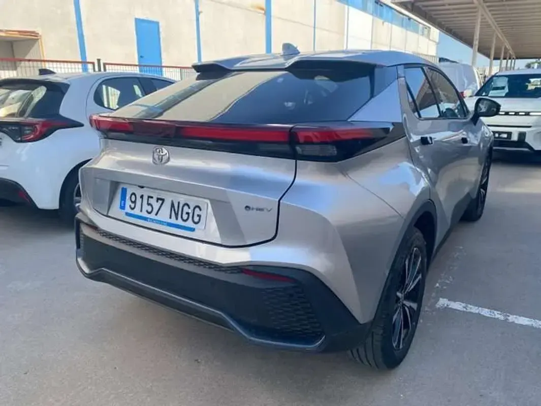 Usado Toyota C-HR Advance 140 CV (102 kW) 2025 Gris SUV