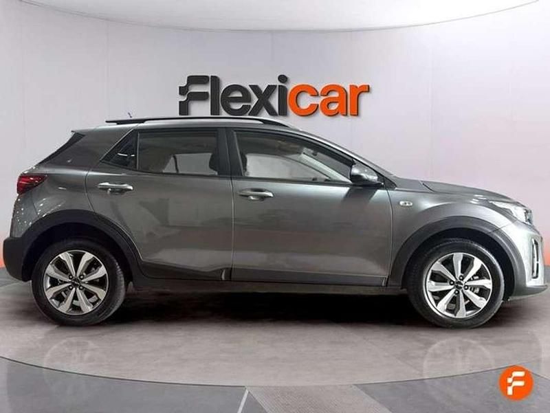 Usado Kia Stonic 84 CV (61 kW) 2024 Gris SUV