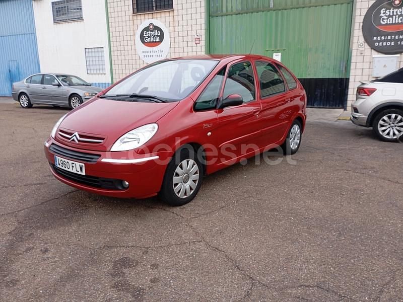 Usado Citroën Xsara Picasso Exclusive 110 CV (80 kW) 2007 Granate Monovolumen