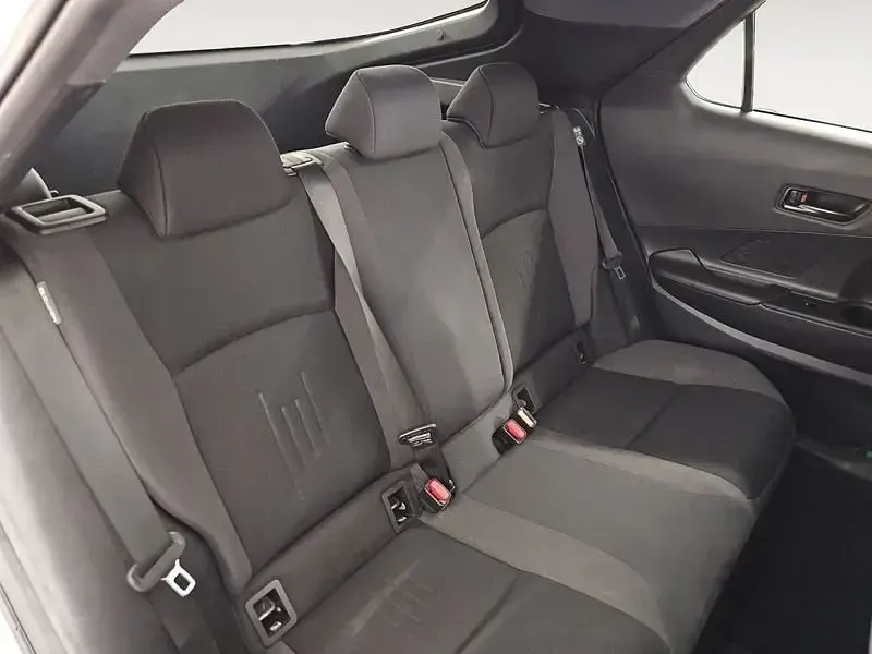 Usado Toyota C-HR Advance 140 CV (102 kW) 2025 Gris / plata SUV