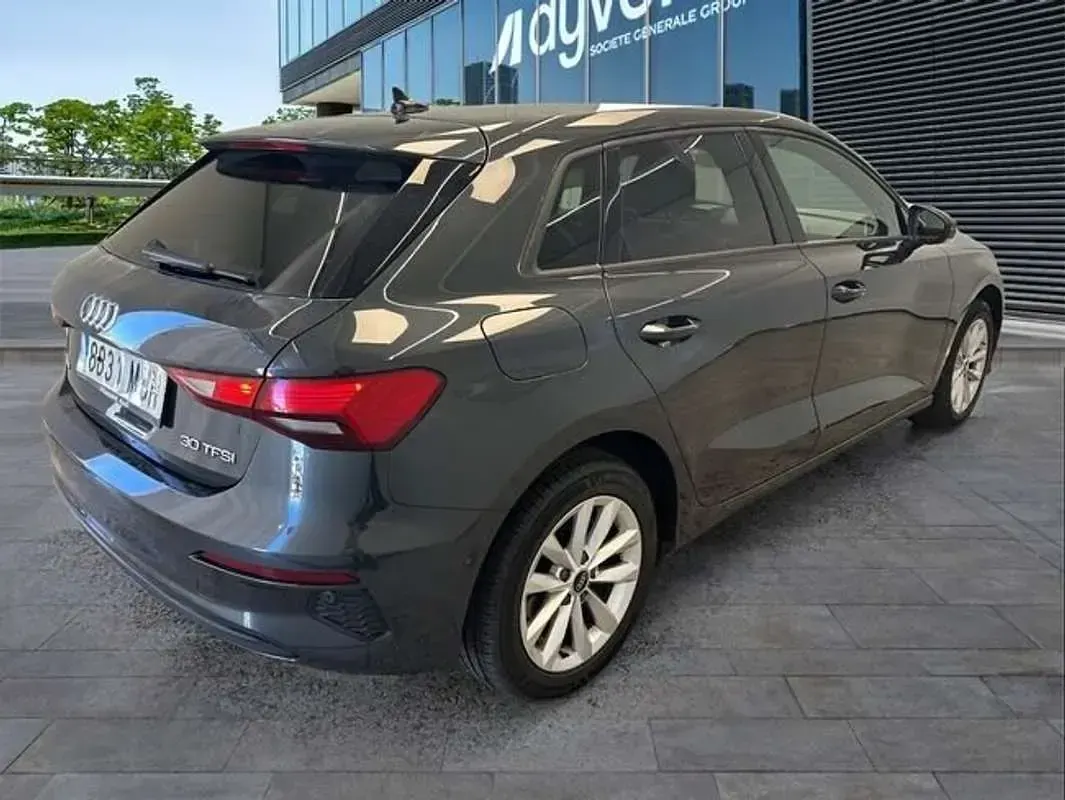 Usado Audi A3 Sportback S-Line 110 CV (80 kW) 2023 Plateado Utilitario