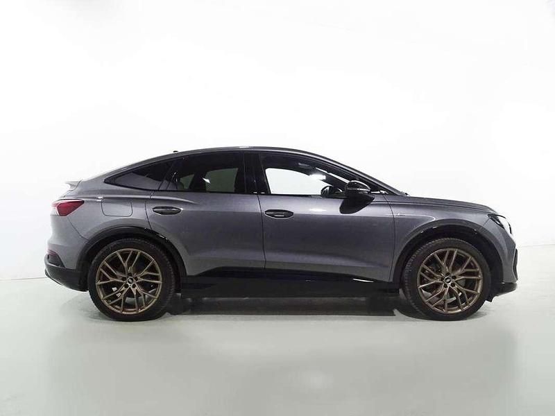 Usado Audi Q4 Sportback e-tron Ambiente 150 kW (204 CV) 2021 Gris SUV