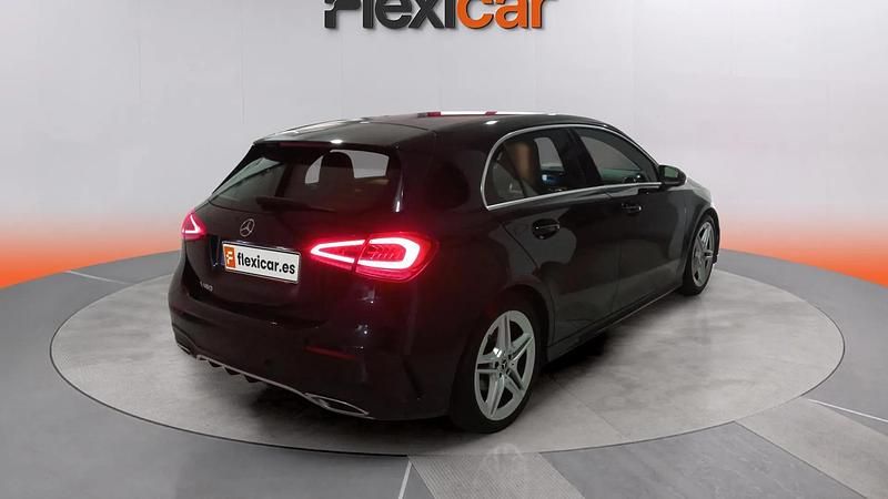Usado Mercedes A180 136 CV (100 kW) 2021 Negro Utilitario