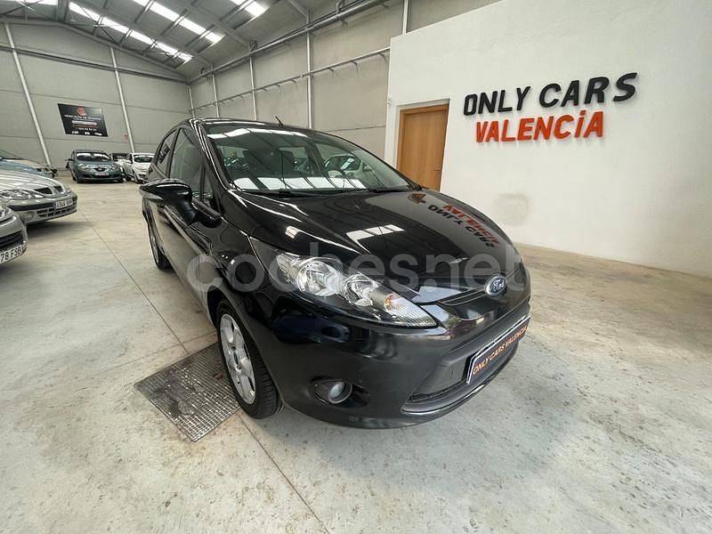 Negro Usado 2009 Ford Fiesta Trend Utilitario | 6390 € (Precio justo) - Imagen 1/4