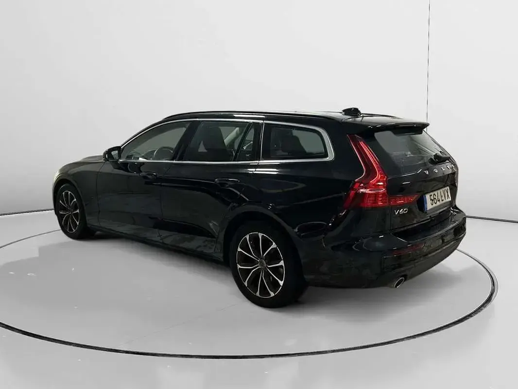Usado Volvo V60 Momentum 197 CV (144 kW) 2022 Negro Familiar