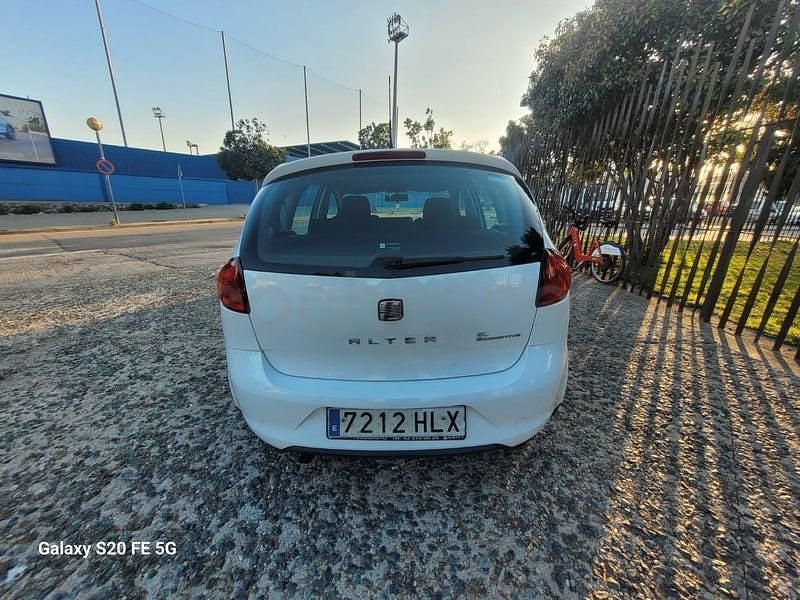 Usado Seat Altea Reference 105 CV (77 kW) 2012 Blanco Monovolumen