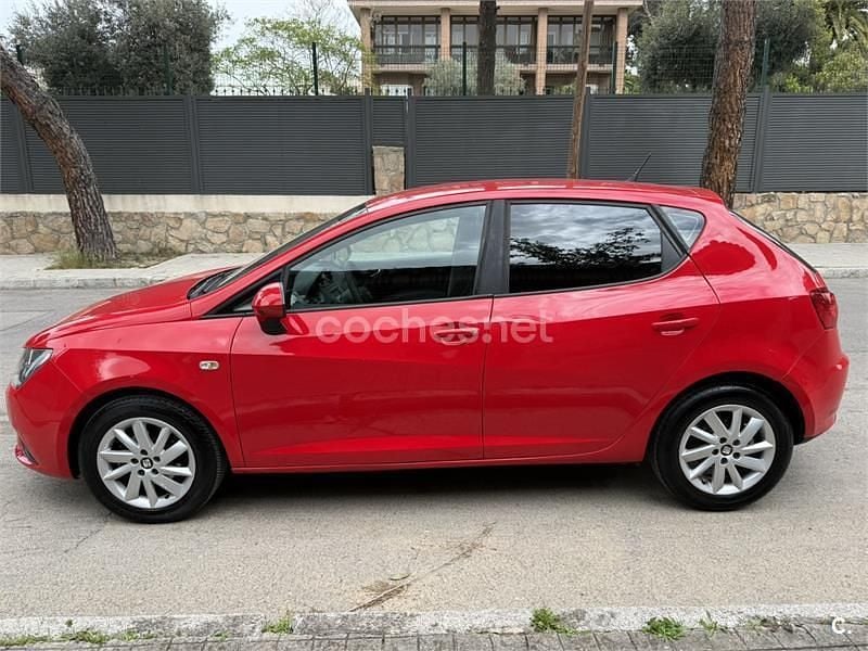 Käytetty Seat Ibiza Reference 90 HP (66 kW) 2016 Punainen Sedan
