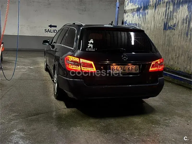Usado Mercedes E220 Elegance 170 CV (125 kW) 2011 Negro Familiar