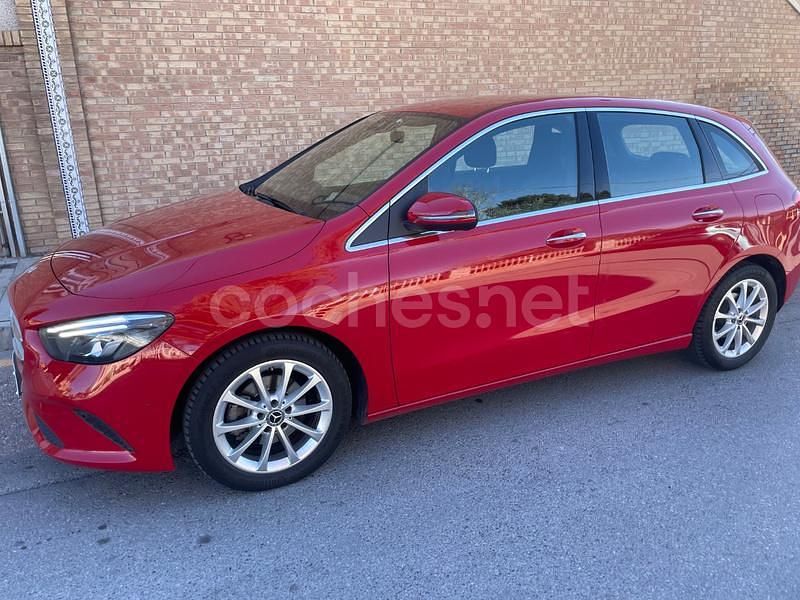 Usado Mercedes B180 136 CV (100 kW) 2019 Rojo Monovolumen