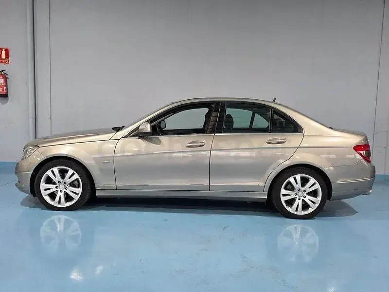 Usado Mercedes C220 Avantgarde 170 CV (125 kW) 2007 Beige Berlina