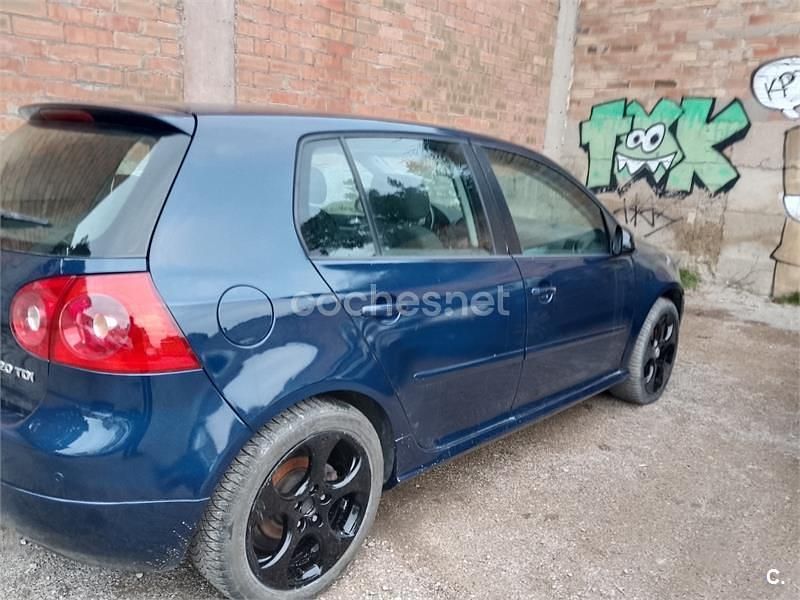 Usado VW Golf IV Sportline 140 CV (102 kW) 2005 Marrón Berlina
