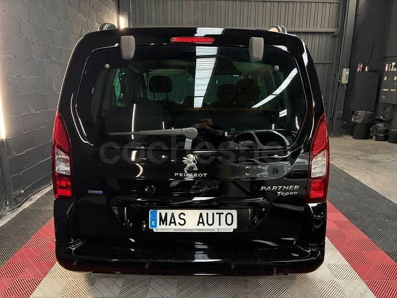 Usado Peugeot Partner Tepee Style 100 CV (73 kW) 2016 Negro Monovolumen