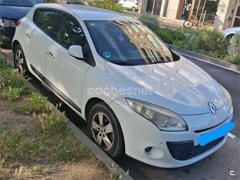 Usado Renault Mégane Dynamique 110 CV (80 kW) 2010 Blanco Berlina