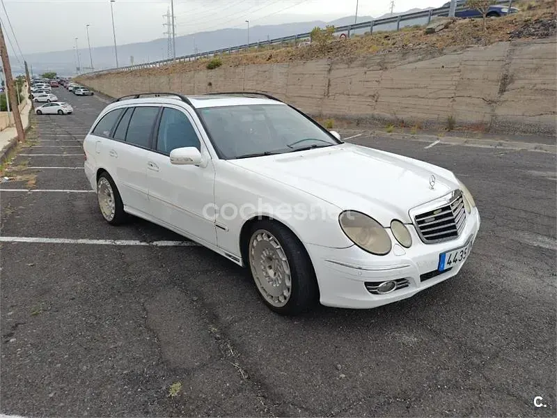 Usado Mercedes E220 Avantgarde 170 CV (125 kW) 2009 Blanco Familiar