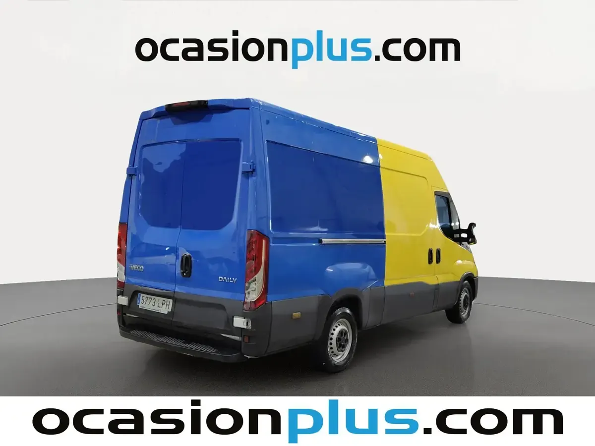 Usado Iveco Daily 156 CV (114 kW) 2021 Amarillo Familiar